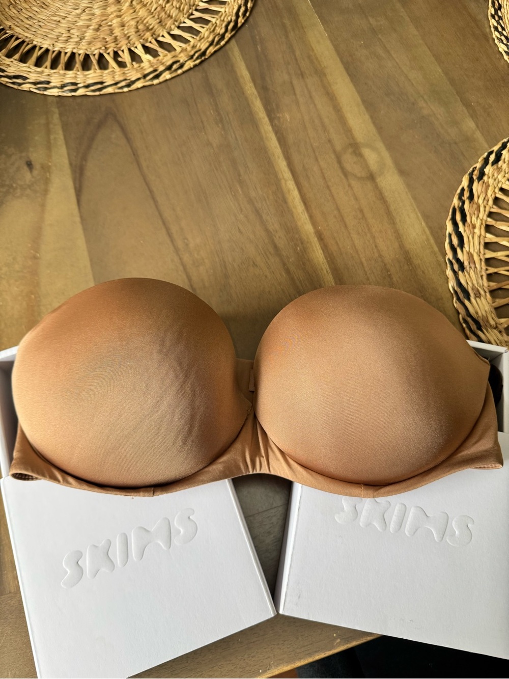 SKIMS Strapless Molded Cup Bra - Tan